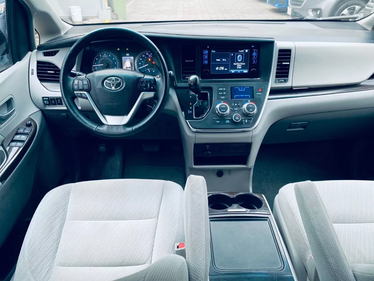 Toyota Sienna 3.5 Xle 2017 At
